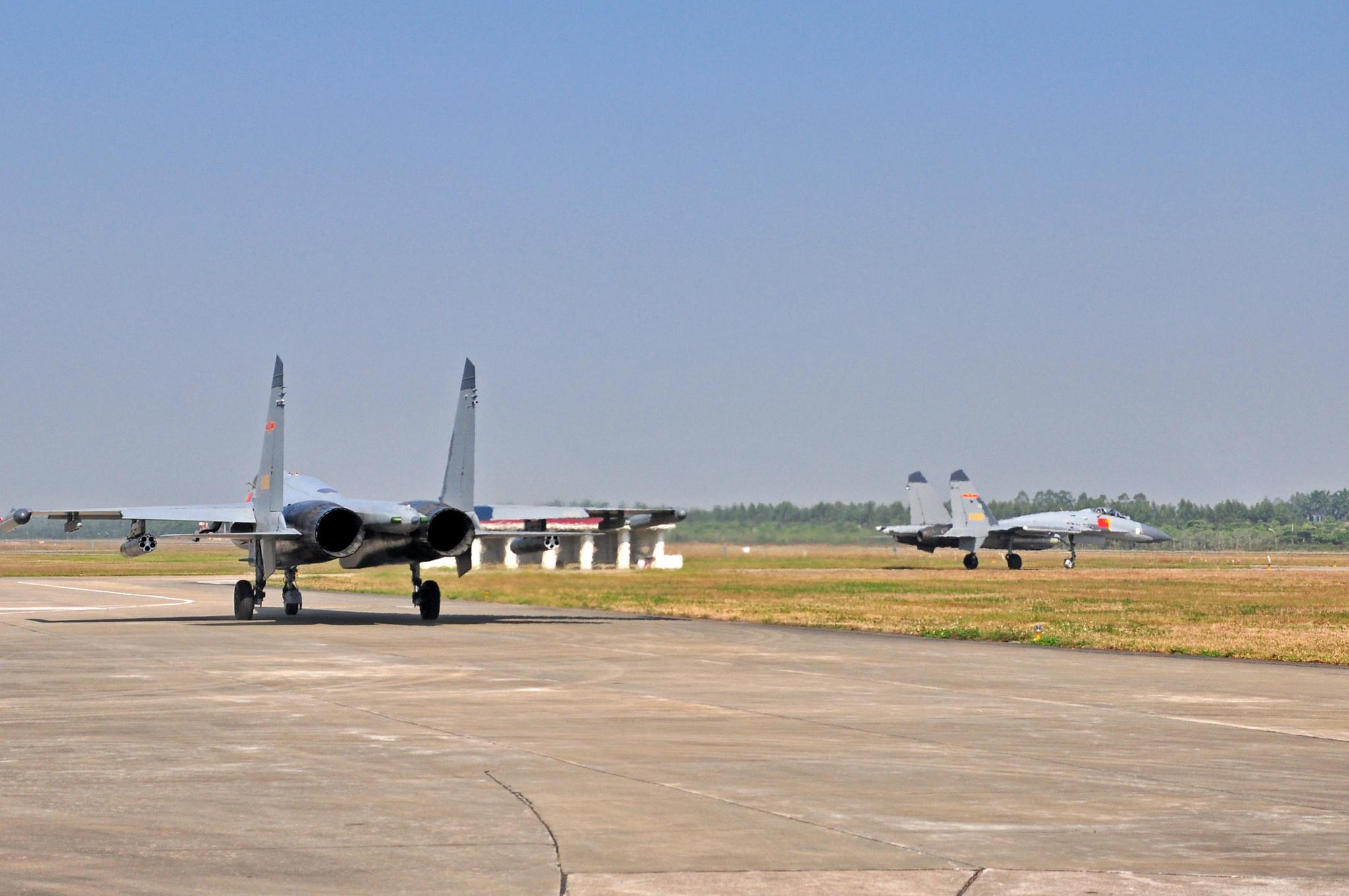 空军重型战斗机猛打火箭弹:尾烟大的惊人