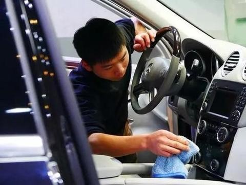 1万4洗一次车，4个技师洗20天，竟有这种操作 来的并不都是豪车