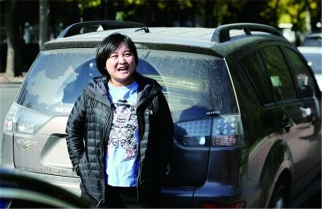 冯巩的女徒弟,一个如此美艳但不红,另一个胖得