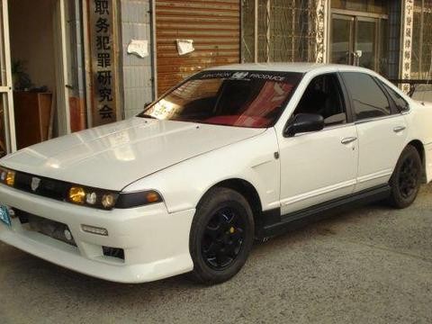 如今卖10多万被称为沙发厂的天籁，曾是秋名山叫板86的V6后驱车