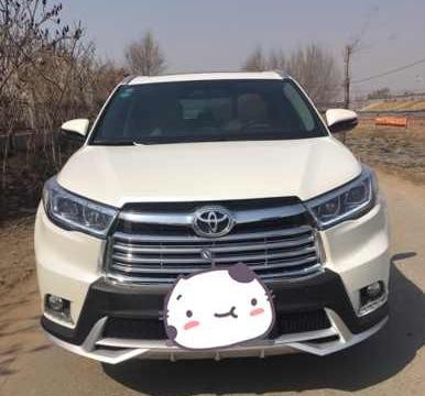 花30万提一辆丰田汉兰达，开回老家却被老乡笑话！