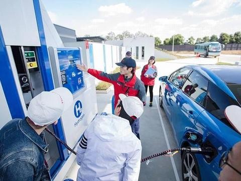 仅售10万的丰田新能源车，充能3分钟竟能跑500KM，已在国内路试