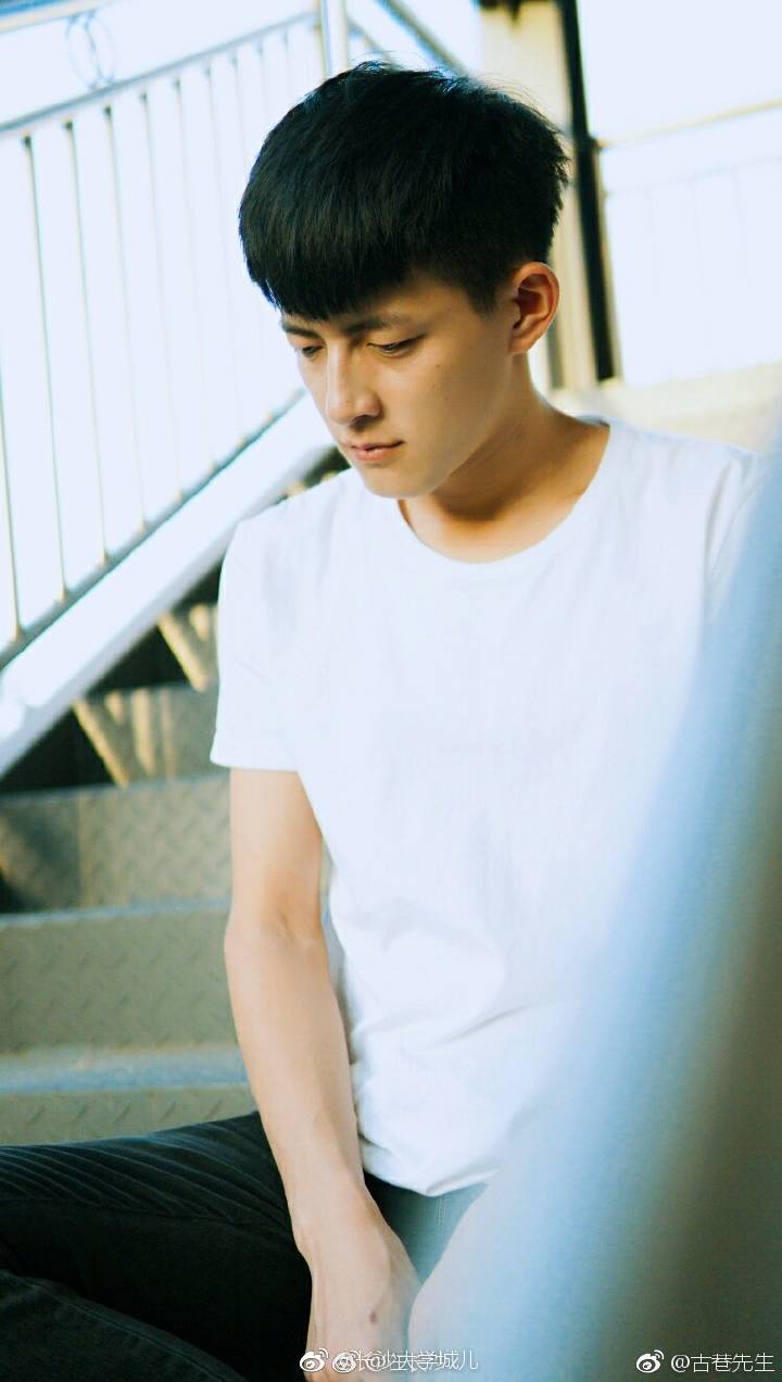 最暖心班长,为了给同学一个美好的回忆穿婚纱