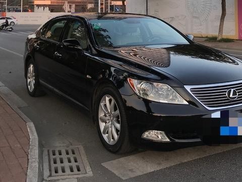 十年车龄的雷克萨斯还要35万，车主坦言：08年那会真的看不上奔驰