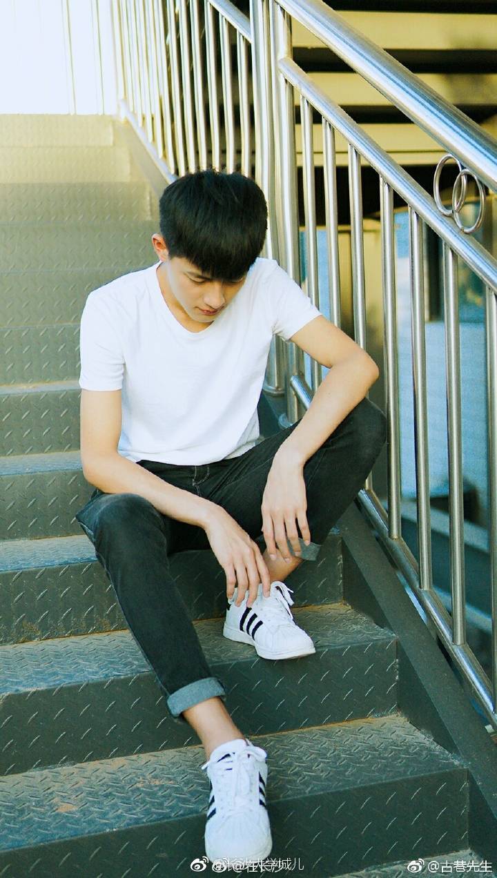 最暖心班长,为了给同学一个美好的回忆穿婚纱