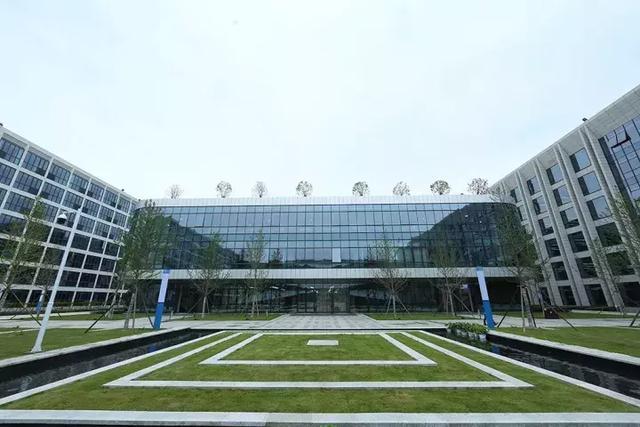 吉利汽车研发中心的星巴克是什么味道?