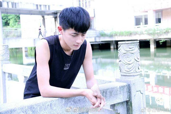 最暖心班长,为了给同学一个美好的回忆穿婚纱