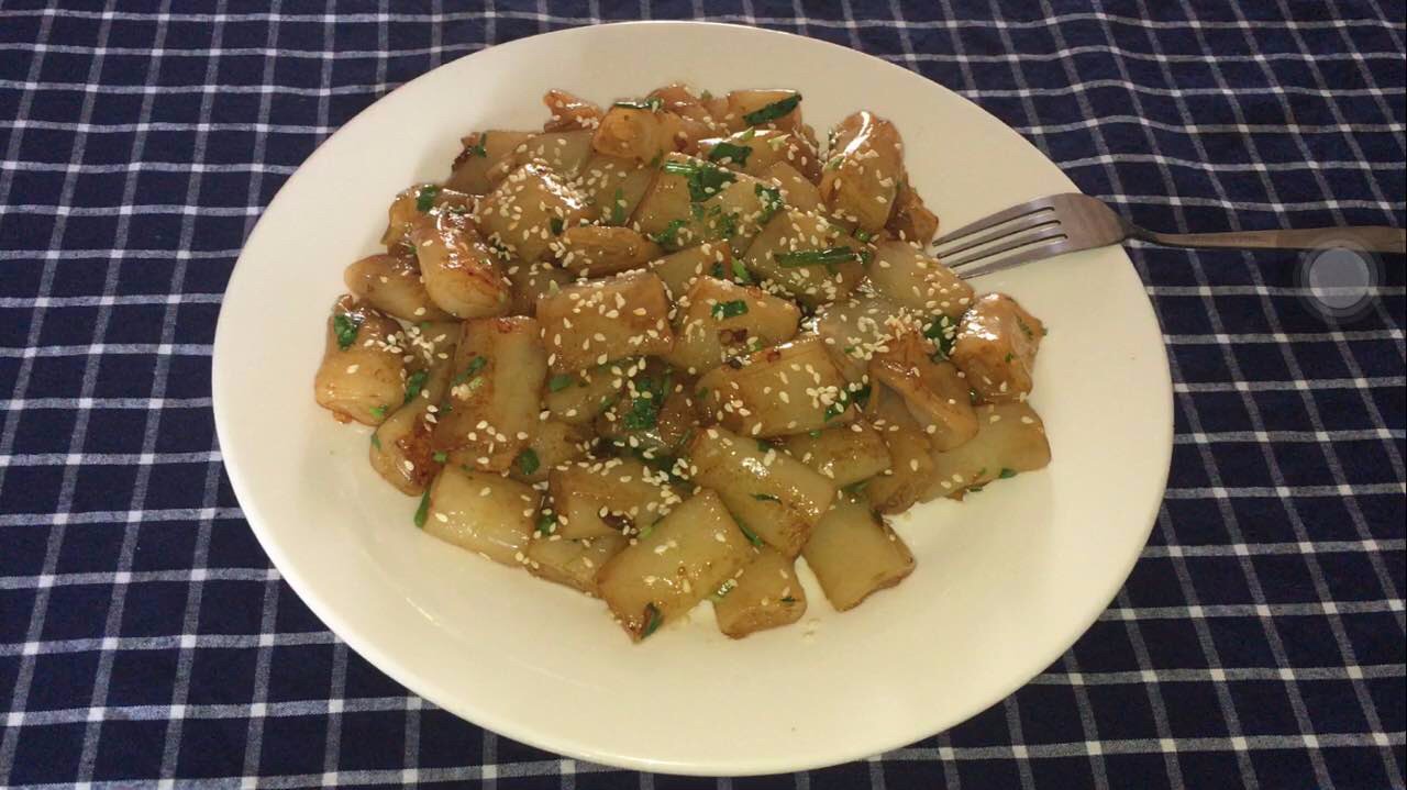 家常早餐猪肠粉,沾点蒜蓉辣椒酱吃,完美!