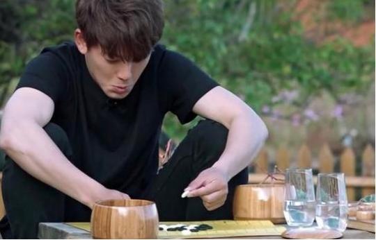 陈翔酒后自曝左耳失聪，痛哭流涕提旧爱，网友直呼心疼！