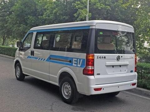 7万电动物流车能拉货还能载人跑200公里！以后就靠它了！