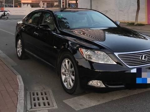 十年车龄的雷克萨斯还要35万，车主坦言：08年那会真的看不上奔驰