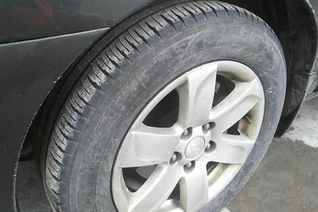 汽车爆胎前的征兆,那应该多久换一次轮胎才最