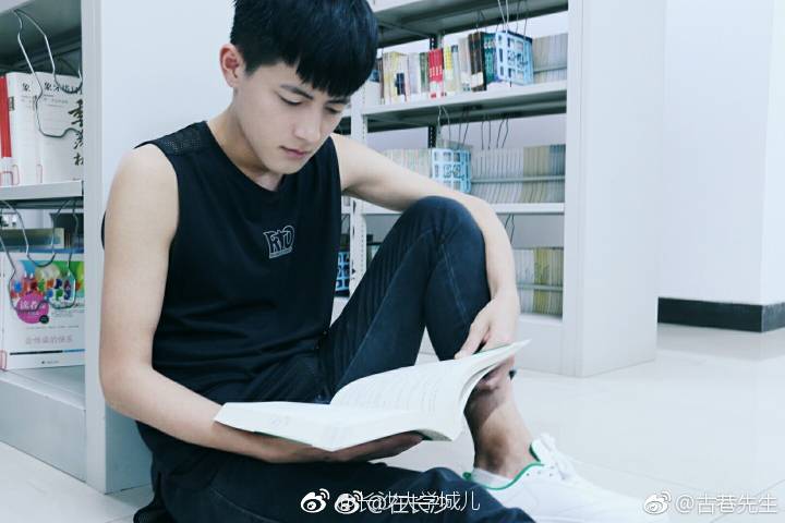 最暖心班长,为了给同学一个美好的回忆穿婚纱