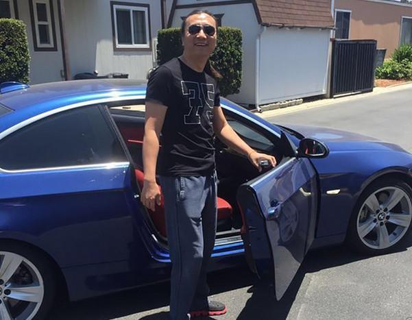 华人在美国开卡车年入五十万,住别墅开宝马比