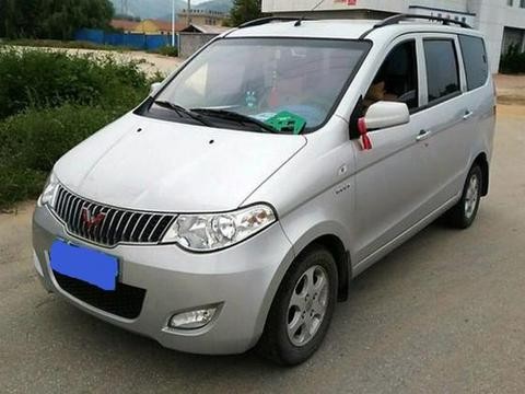 农村小伙花2.8万元买辆二手五菱宏光，女友看到车后直夸他有眼光