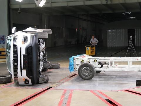 Jeep 指南者：侧碰翻了不可怕，可怕的是质量堪忧！