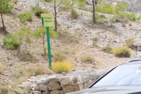 宾利添越插电式混动版德国高速测试 明年发布