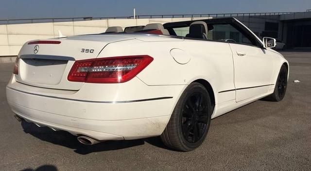 奔驰E350敞篷版,二手车报价25万,买来当婚车赚钱!