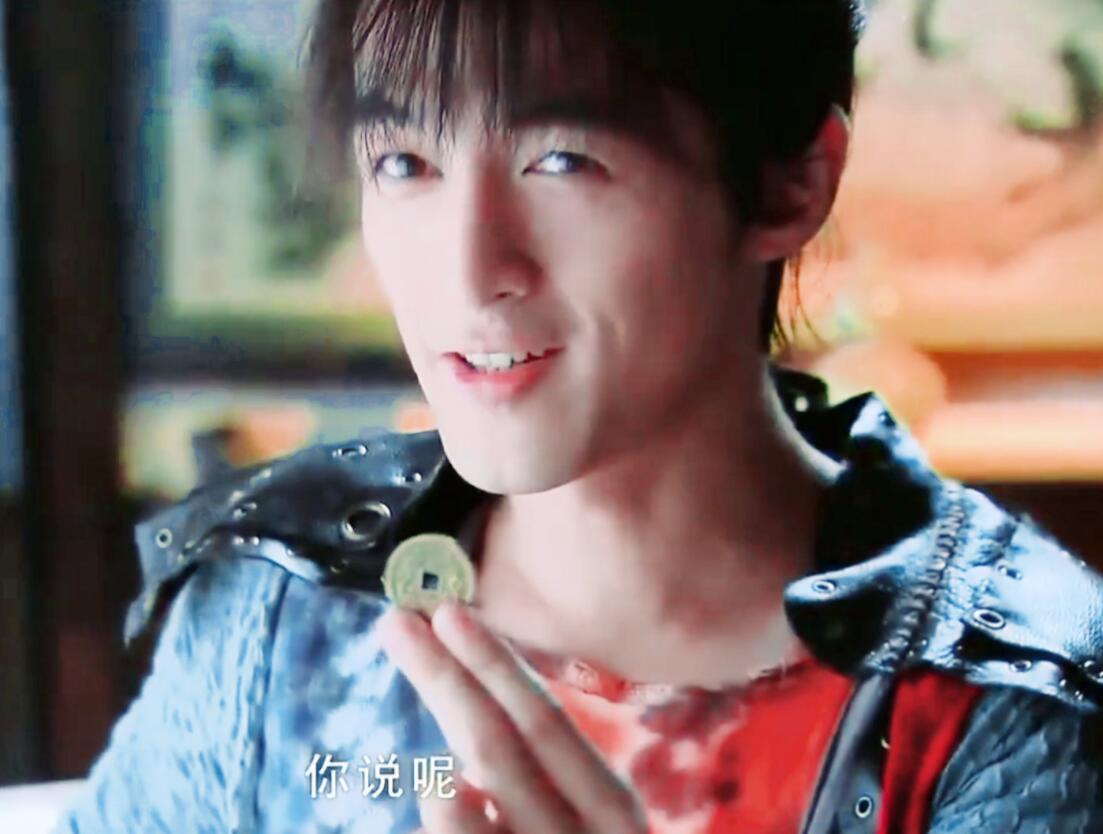 胡歌女友曝尴尬事: 拿我水杯喝水又吐回去给