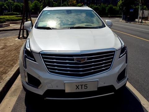 “投机取巧”！试驾凯迪拉克XT5弱混动版，驾驶感受有所提升