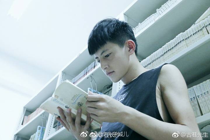 最暖心班长,为了给同学一个美好的回忆穿婚纱