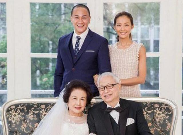 何润东夫妇婚纱照首次曝光，而粉丝们却关心他的发型腿和老婆肤色