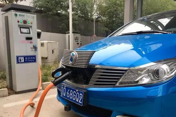 试驾|腾势400的快充、亮点与槽点