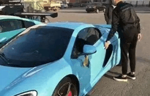 两快手最火网红,一位座驾迈凯伦!一位中国最丑