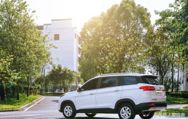 五菱首辆后驱的SUV,最低5.98万!