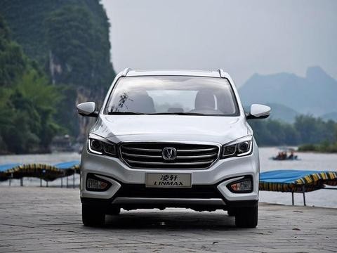 不要再死盯着宝骏730了！这车一样不到7万，卖相直追GL8