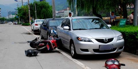 汽车被电动车撞了，怎么办？
