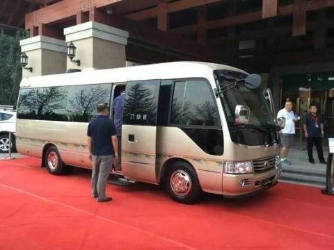 尊贵内饰大咖BOSS专享 丰田柯斯达11座至尊限量版4S店报价