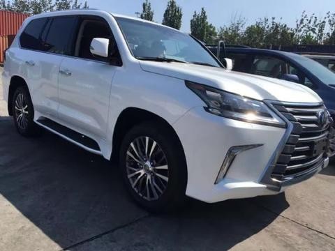 18款雷克萨斯加版超强动力完美的车身线条感给你无限遐想