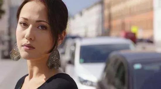 她是蛇蝎美女,在《使徒行者》一出现就惊艳全场