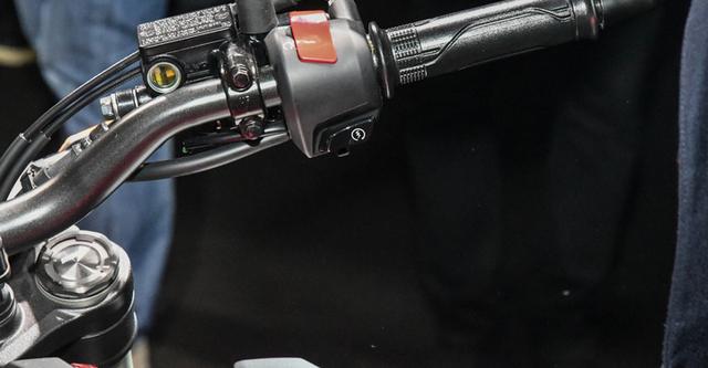 2017米兰车展本田摩托推出CB125R小排量街