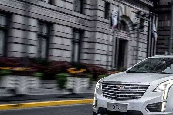 凯迪拉克太实在，XT5轻混动新车型售价直接下调10万元