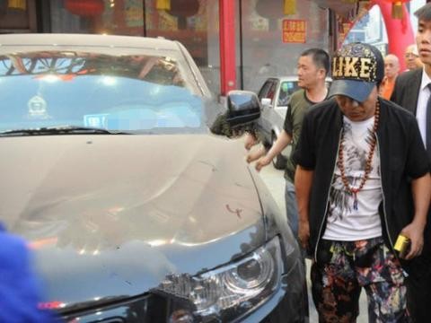 宋小宝又买了台百万豪车，他的温泉别墅里都没车位停了！