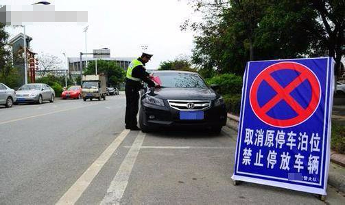 为啥在正规车位停车,还是被贴条罚了?交警解释