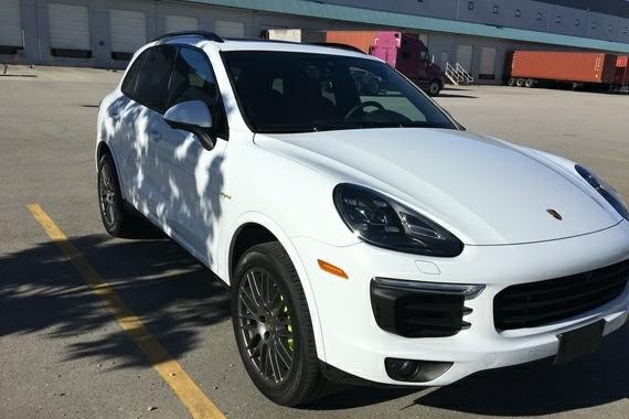 17款保时捷3.0T油混版外观时尚动感流畅且运动气息较浓