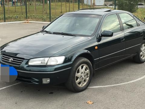 18年车龄的老丰田，20万公里还能开，车主说想当年也是豪车！