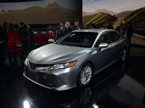 凯美瑞本月中旬上市，两种造型与海外版一致，还有双擎版混动