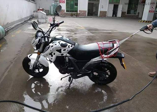 注意了！注意了！摩托车决不能这样洗