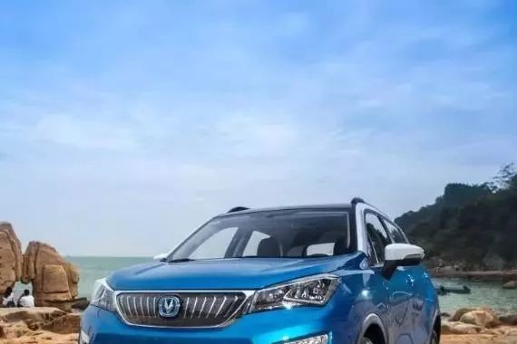 一辆不止于代步的纯电动SUV丨试驾长安CS15 EV