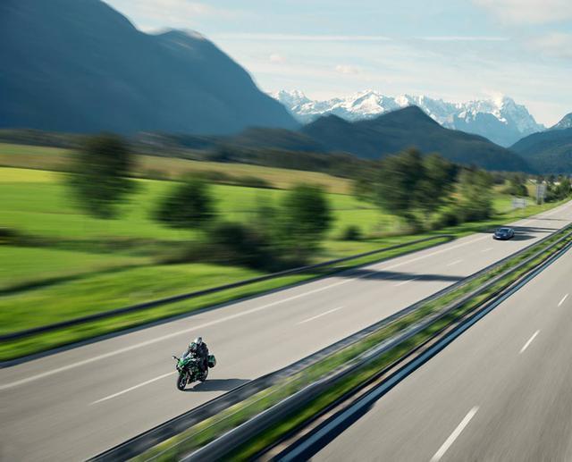 米兰车展川崎发布二代机械增压摩托车2018款