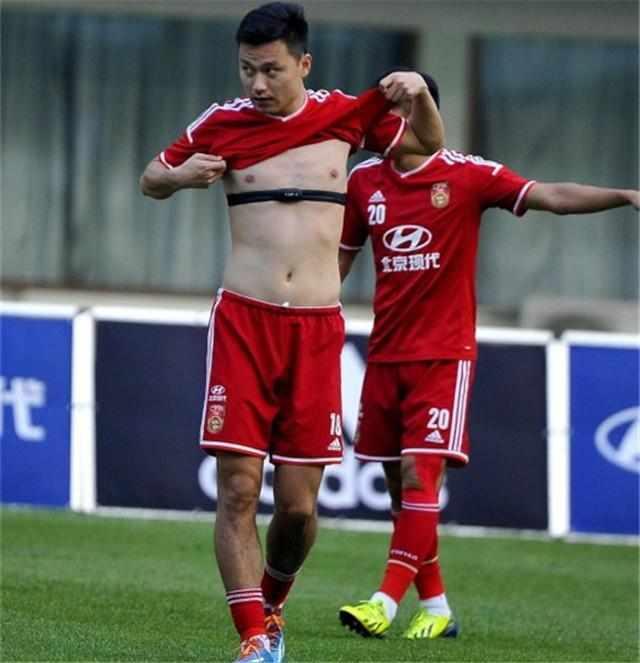 江河日下,为何国足进不了世界杯?对比02年国足