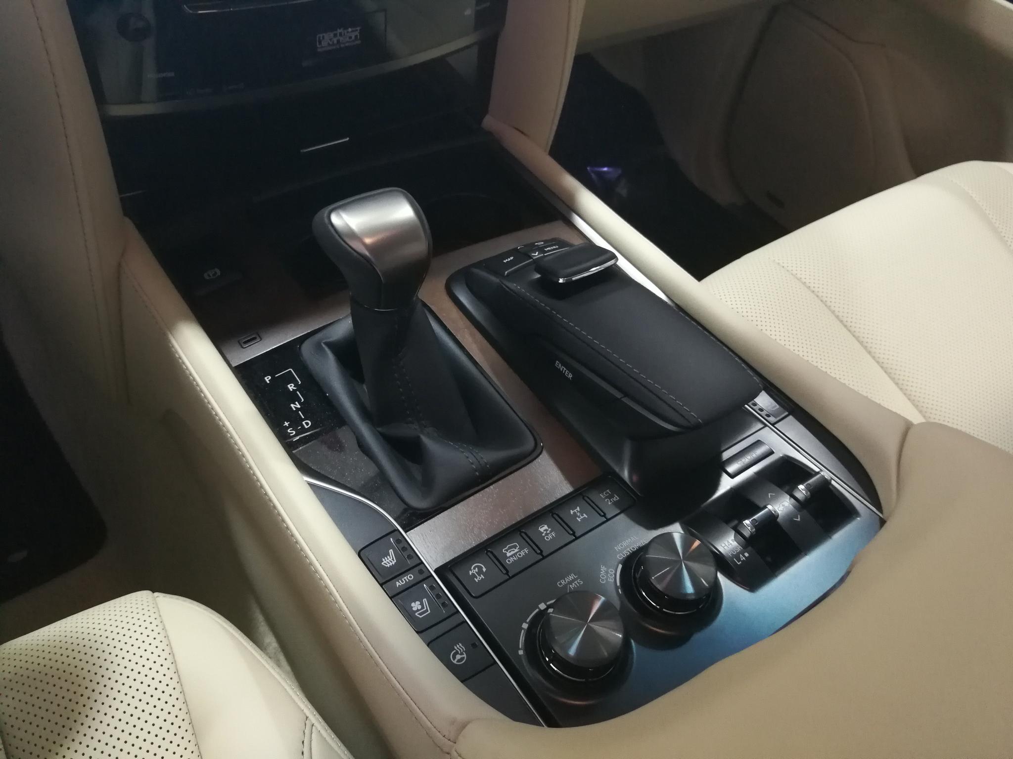 17款雷克萨斯LX570 一直被模仿 从未被超越