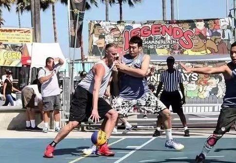 中国篮球运动员白冰在美国耍大牌,只是因为没