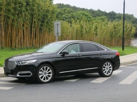 老婆骂我花20万多买了辆“蒙迪欧”，高速一脚油门吓得她花容失色