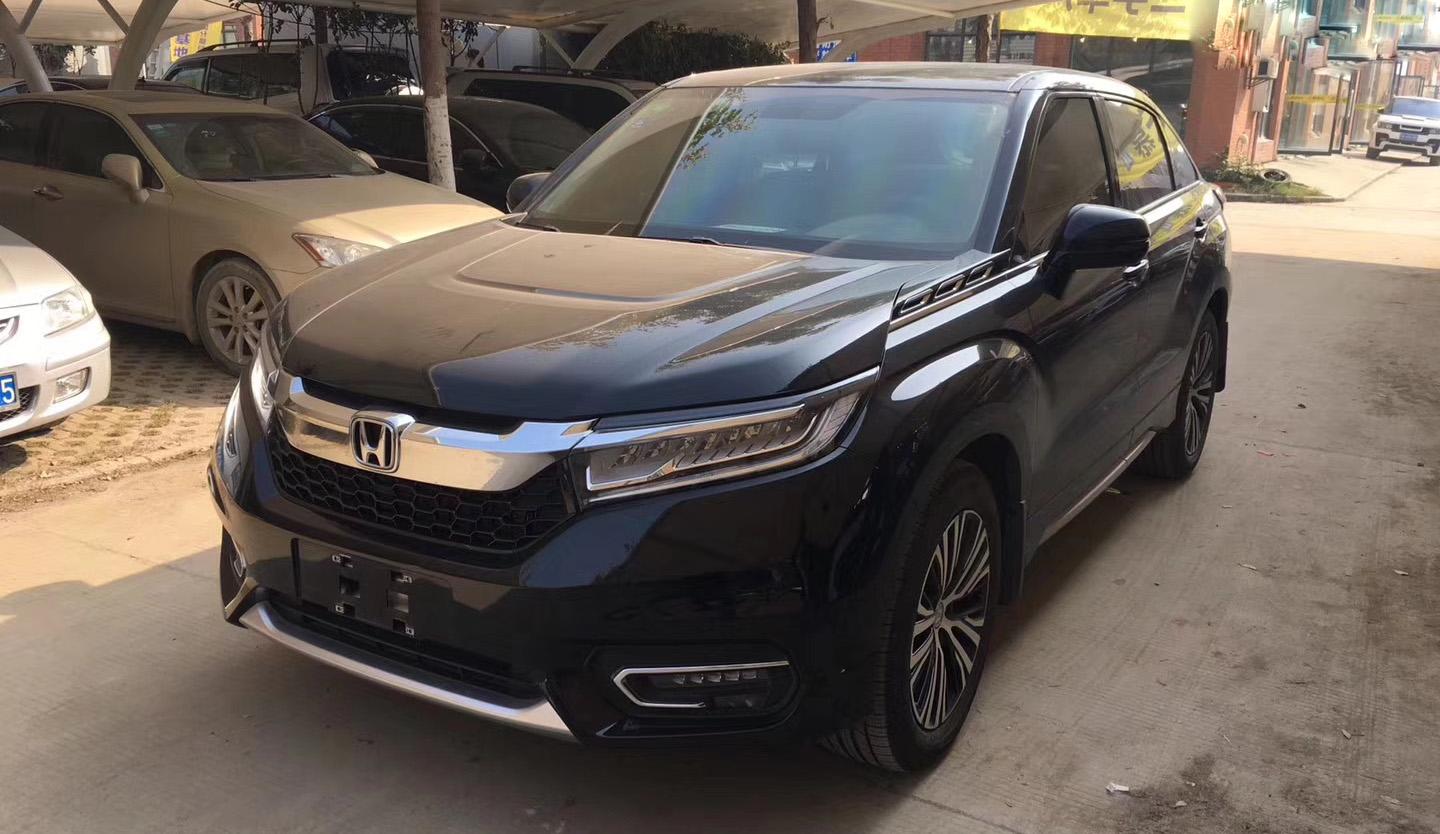 在二手车市场看到一台本田冠道,外观看上去还