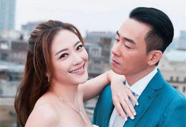 眼神里都是爱意,关晓彤害羞了